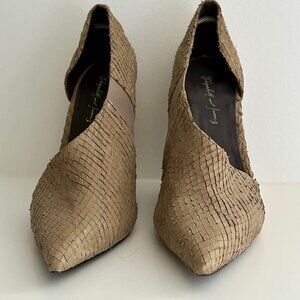 Elizabeth and James Pump D'Orsay Snakeskin Pointed High Heel Wedge Size 6B